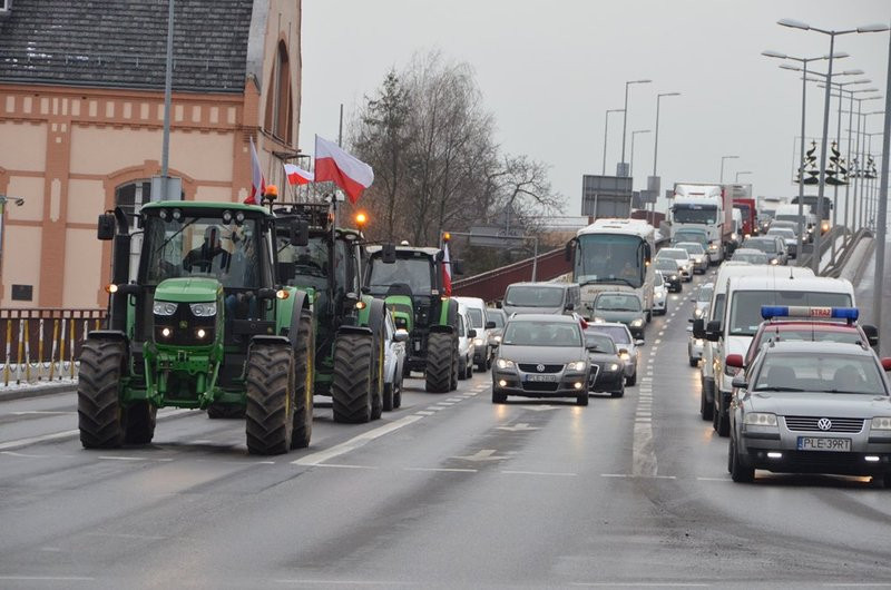 Traktory na ulicach Leszna (zdjęcia)