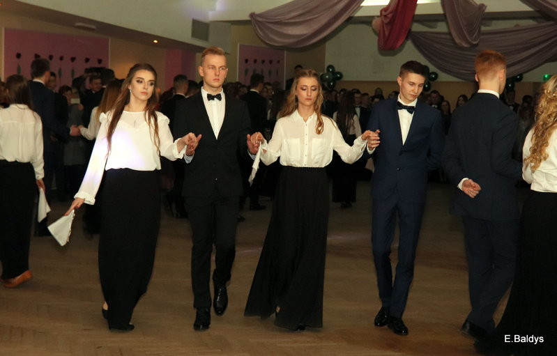 Studniówka III LO (zdjęcia)