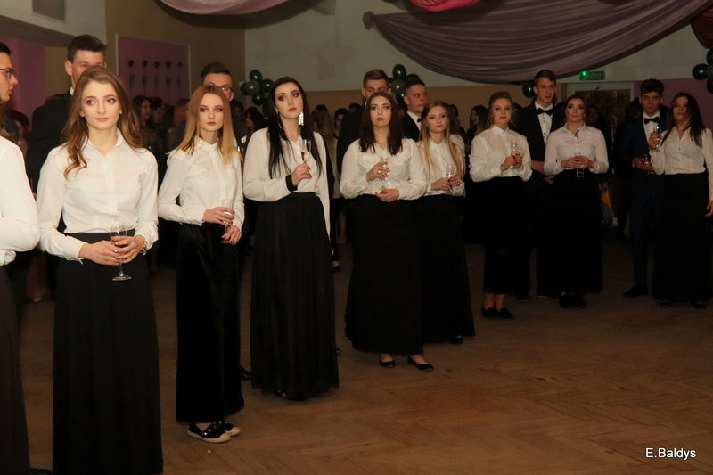 Studniówka III LO (zdjęcia)