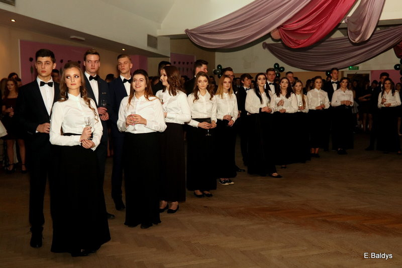 Studniówka III LO (zdjęcia)