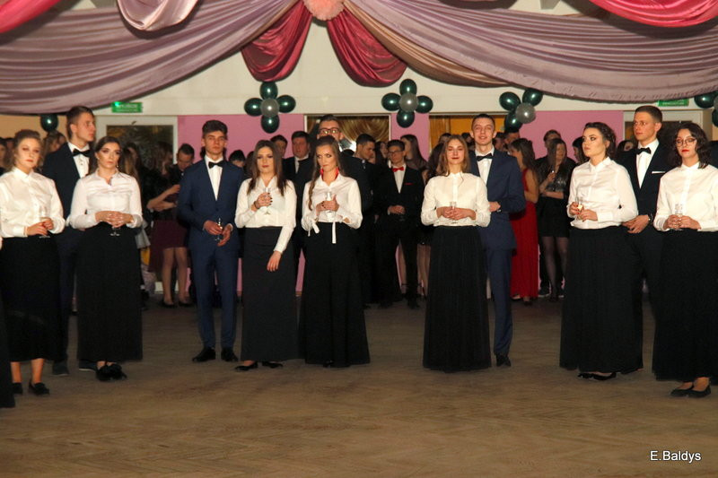 Studniówka III LO (zdjęcia)