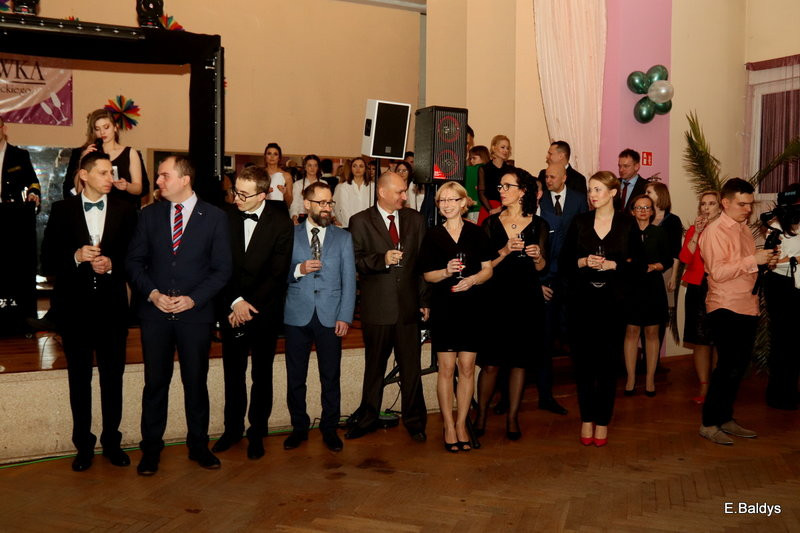 Studniówka III LO (zdjęcia)