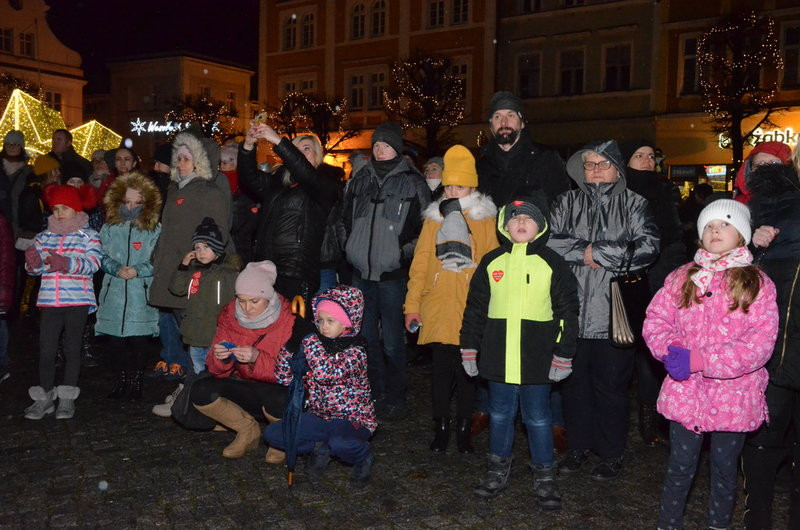 Wolontariusze 27. Finału WOŚP zebrali w Lesznie ponad 110 tys. zł (zdjęcia)