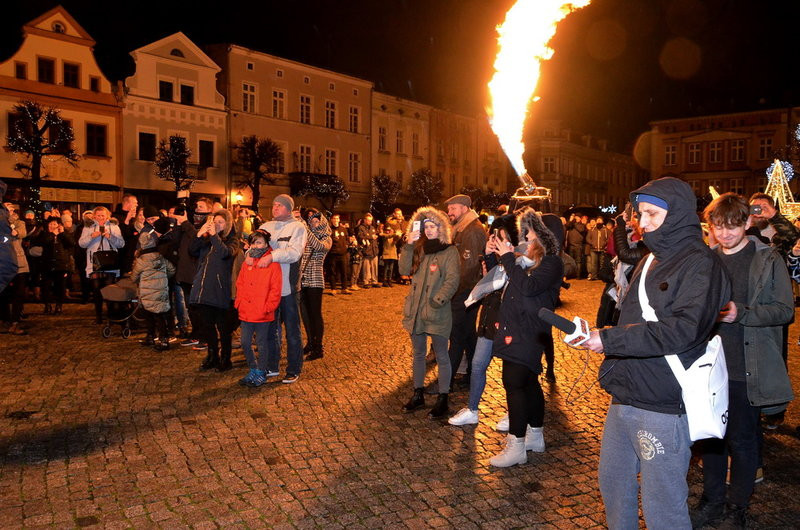 Wolontariusze 27. Finału WOŚP zebrali w Lesznie ponad 110 tys. zł (zdjęcia)
