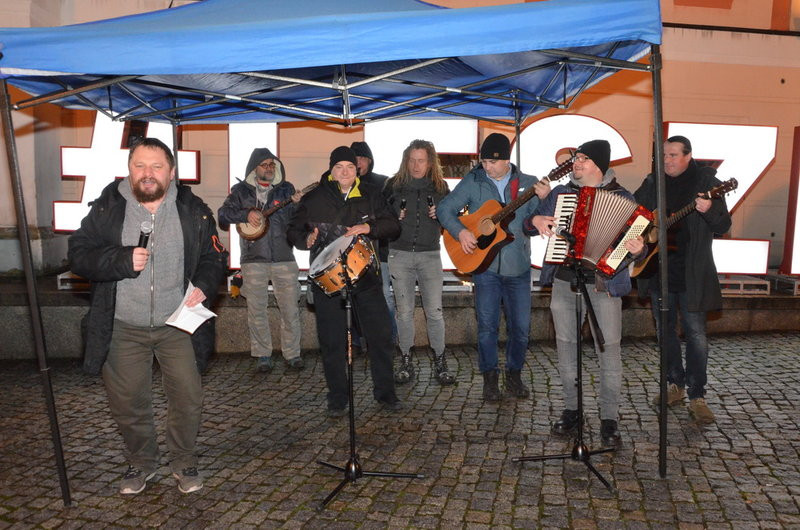 Wolontariusze 27. Finału WOŚP zebrali w Lesznie ponad 110 tys. zł (zdjęcia)