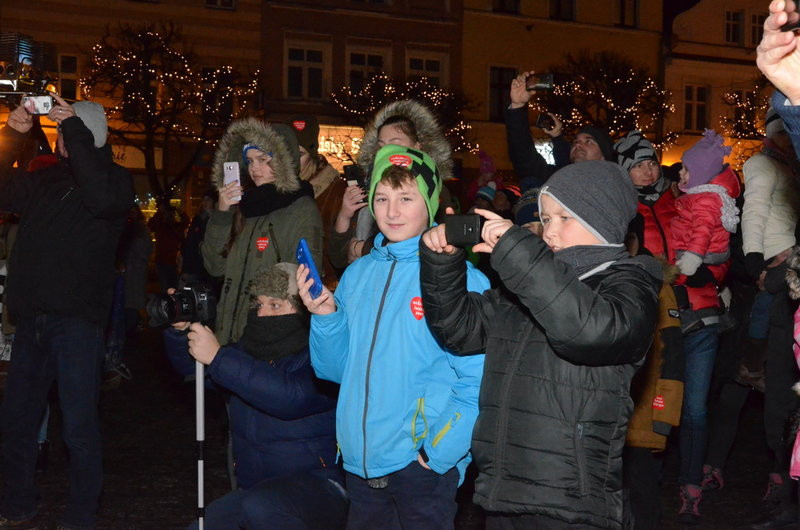 Wolontariusze 27. Finału WOŚP zebrali w Lesznie ponad 110 tys. zł (zdjęcia)