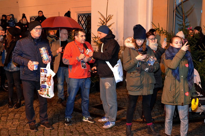 Wolontariusze 27. Finału WOŚP zebrali w Lesznie ponad 110 tys. zł (zdjęcia)