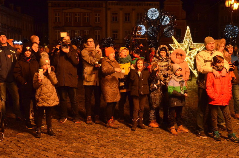 Wolontariusze 27. Finału WOŚP zebrali w Lesznie ponad 110 tys. zł (zdjęcia)