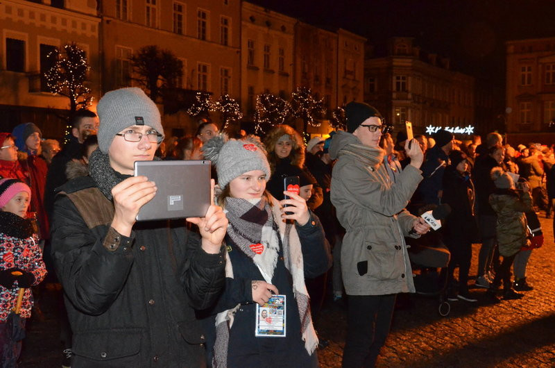 Wolontariusze 27. Finału WOŚP zebrali w Lesznie ponad 110 tys. zł (zdjęcia)