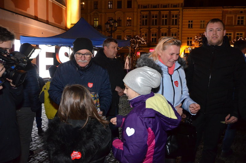 Wolontariusze 27. Finału WOŚP zebrali w Lesznie ponad 110 tys. zł (zdjęcia)