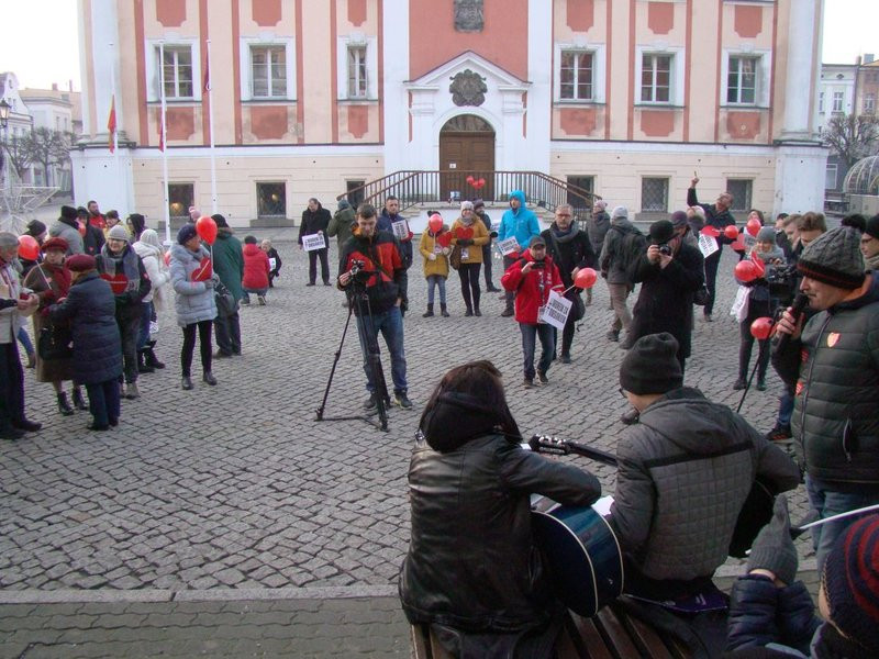 Leszno murem za Owsiakiem (zdjęcia i film)