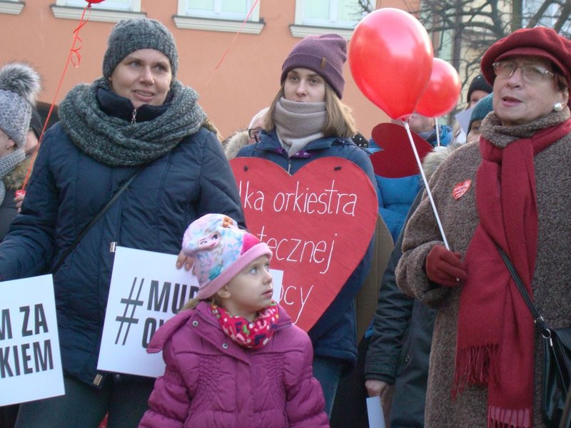 Leszno murem za Owsiakiem (zdjęcia i film)