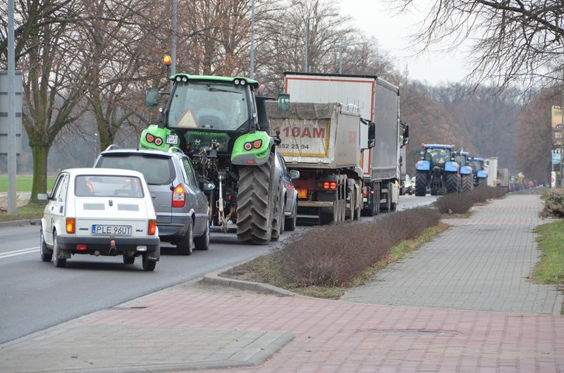 Rolnicy wyjechali na drogi. To