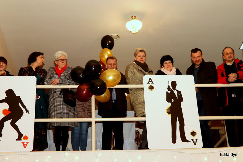 Studniówka Jedynki w stylu Bonda (zdjęcia)