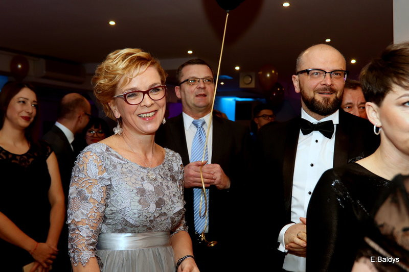 Studniówka Jedynki w stylu Bonda (zdjęcia)