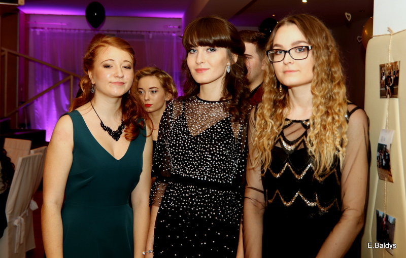 Studniówka Jedynki w stylu Bonda (zdjęcia)