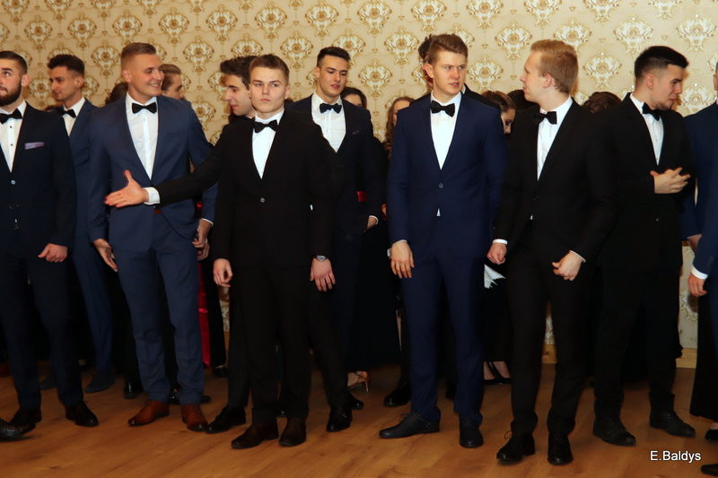 Studniówka Jedynki w stylu Bonda (zdjęcia)