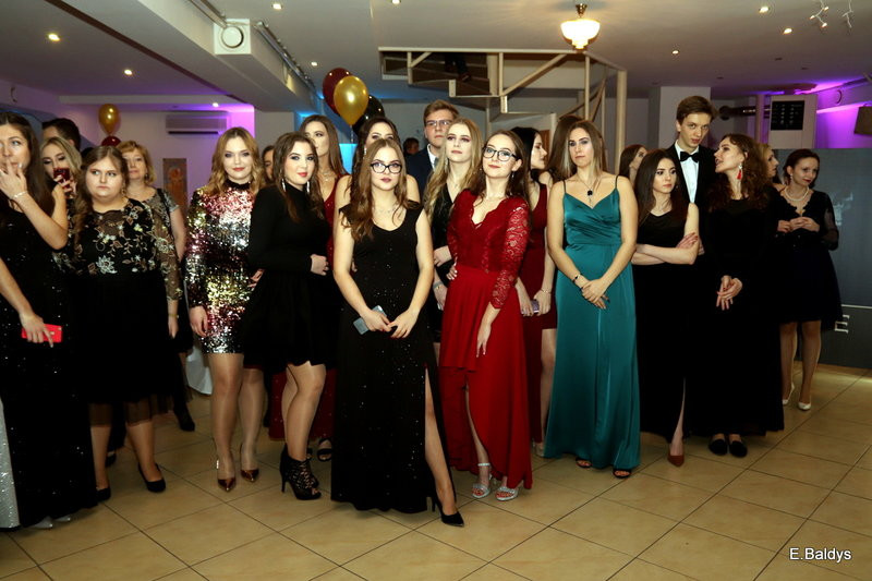 Studniówka Jedynki w stylu Bonda (zdjęcia)