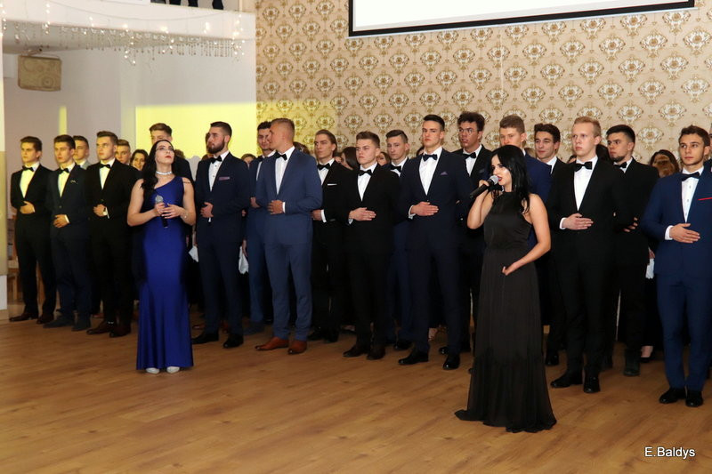 Studniówka Jedynki w stylu Bonda (zdjęcia)