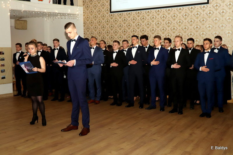 Studniówka Jedynki w stylu Bonda (zdjęcia)