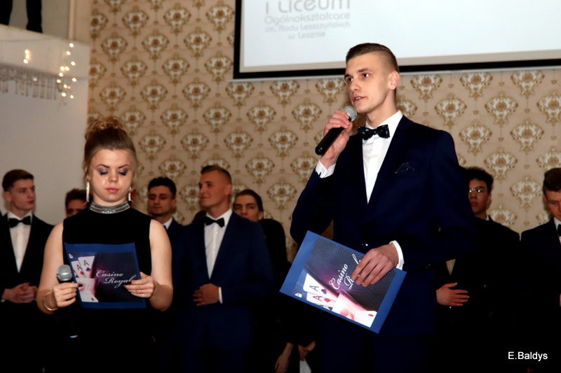 Studniówka Jedynki w stylu Bonda (zdjęcia)