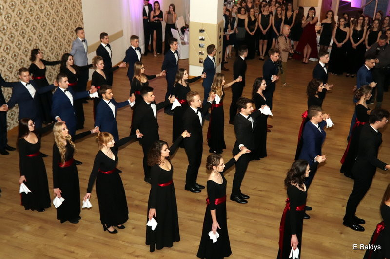 Studniówka Jedynki w stylu Bonda (zdjęcia)