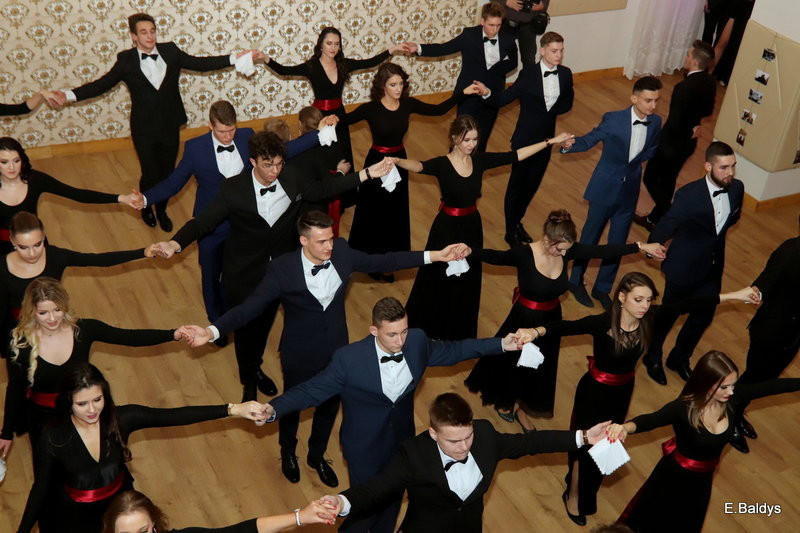 Studniówka Jedynki w stylu Bonda (zdjęcia)