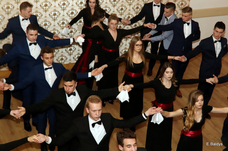Studniówka Jedynki w stylu Bonda (zdjęcia)
