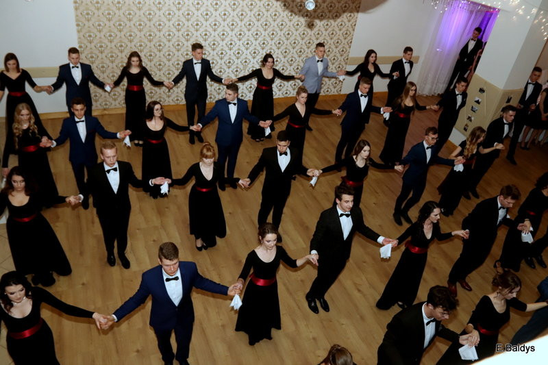 Studniówka Jedynki w stylu Bonda (zdjęcia)