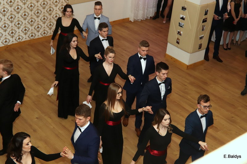 Studniówka Jedynki w stylu Bonda (zdjęcia)