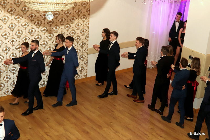 Studniówka Jedynki w stylu Bonda (zdjęcia)