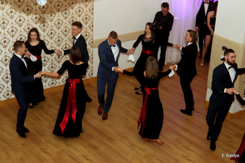 Studniówka Jedynki w stylu Bonda (zdjęcia)