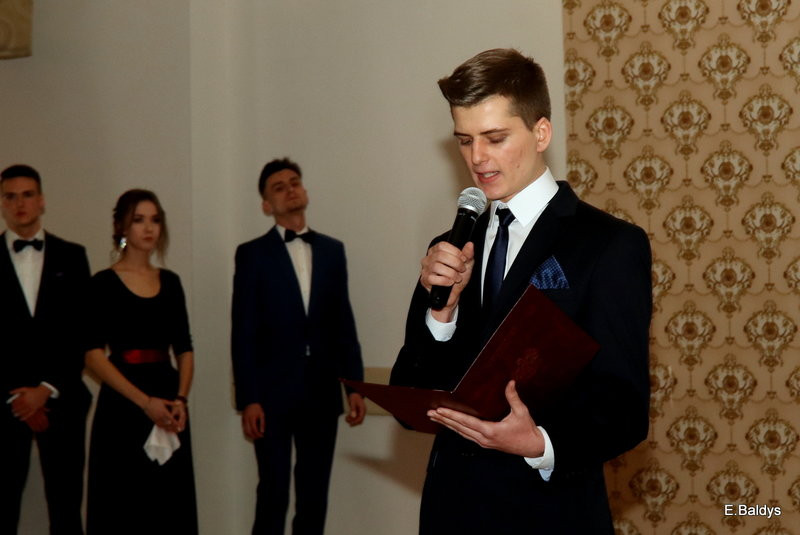 Studniówka Jedynki w stylu Bonda (zdjęcia)