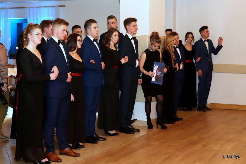 Studniówka Jedynki w stylu Bonda (zdjęcia)