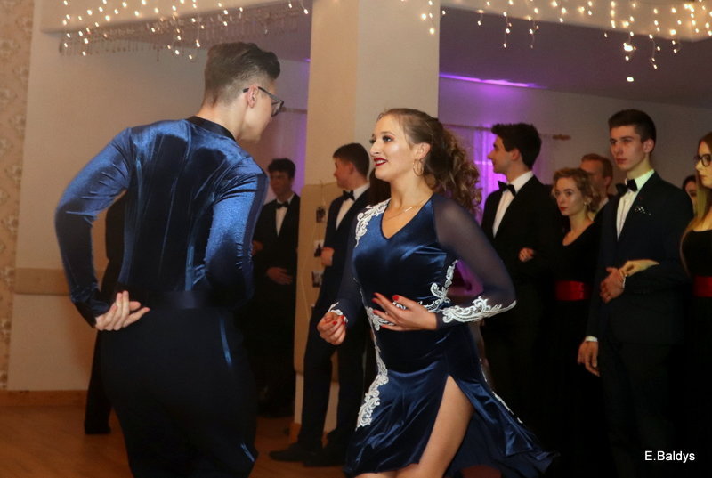 Studniówka Jedynki w stylu Bonda (zdjęcia)