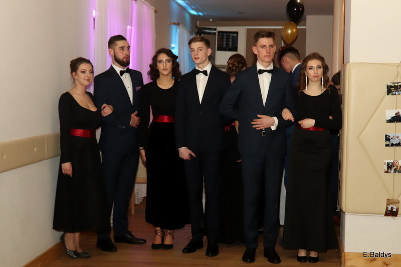 Studniówka Jedynki w stylu Bonda (zdjęcia)