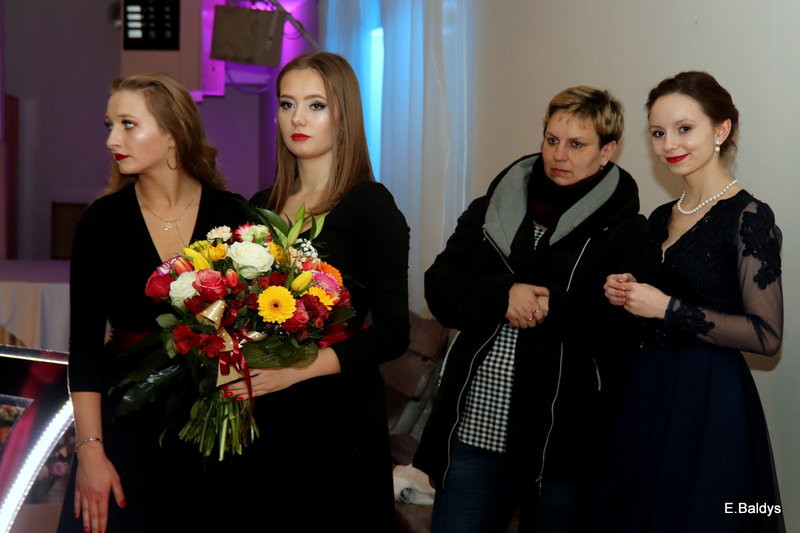 Studniówka Jedynki w stylu Bonda (zdjęcia)