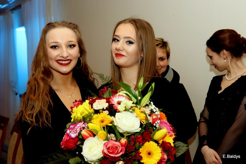 Studniówka Jedynki w stylu Bonda (zdjęcia)