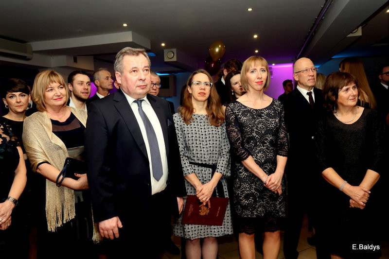 Studniówka Jedynki w stylu Bonda (zdjęcia)