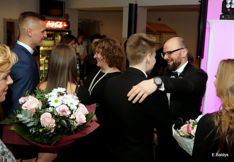Studniówka Jedynki w stylu Bonda (zdjęcia)