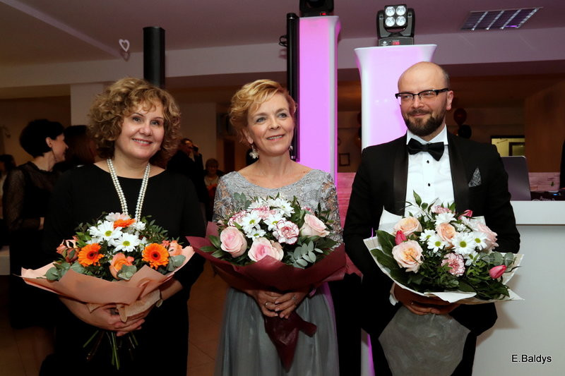 Studniówka Jedynki w stylu Bonda (zdjęcia)