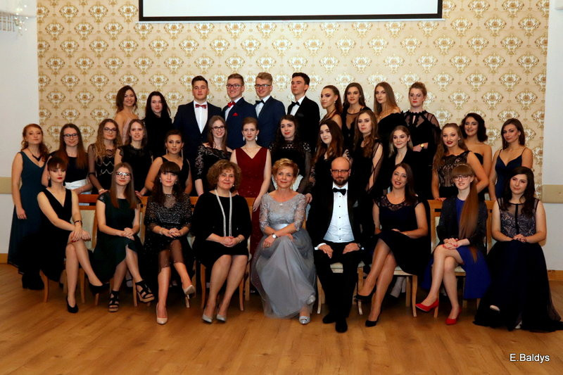 Studniówka Jedynki w stylu Bonda (zdjęcia)