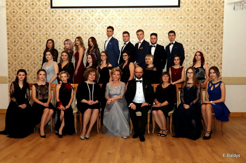 Studniówka Jedynki w stylu Bonda (zdjęcia)