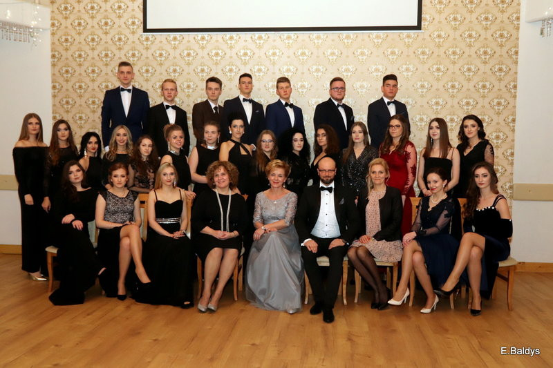 Studniówka Jedynki w stylu Bonda (zdjęcia)