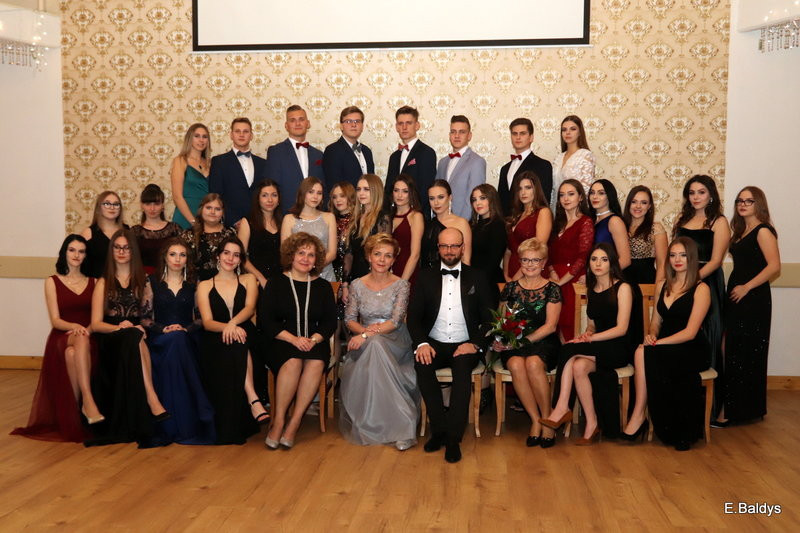 Studniówka Jedynki w stylu Bonda (zdjęcia)