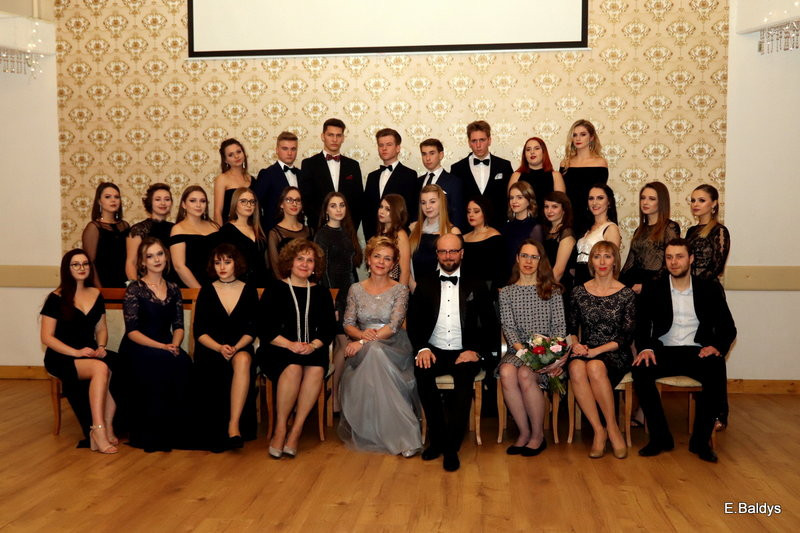 Studniówka Jedynki w stylu Bonda (zdjęcia)