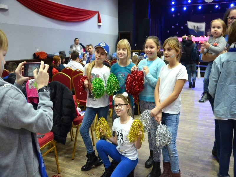 Żużlowcy odwiedzili uczniów z Goniembic (zdjęcia)