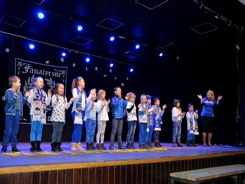 Żużlowcy odwiedzili uczniów z Goniembic (zdjęcia)