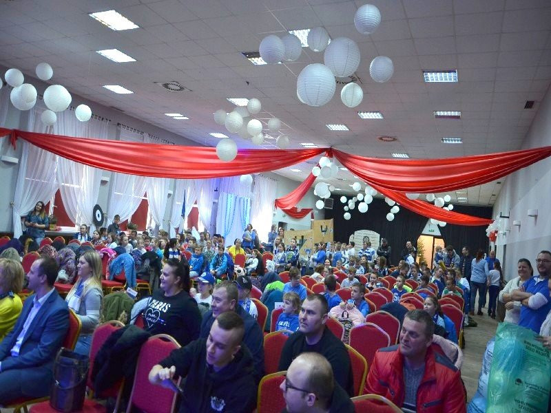 Żużlowcy odwiedzili uczniów z Goniembic (zdjęcia)