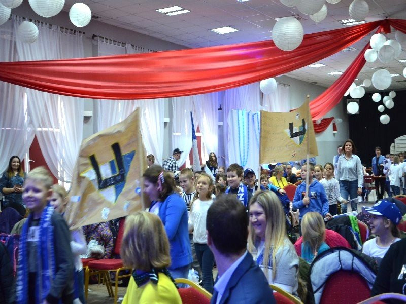 Żużlowcy odwiedzili uczniów z Goniembic (zdjęcia)